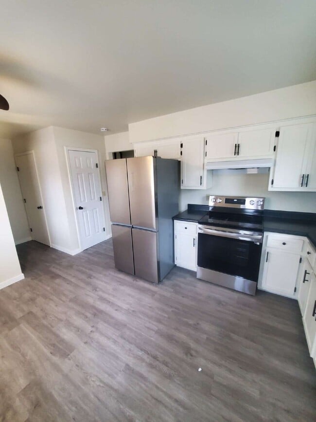 Photo - S69W14961 Cornell Cir House