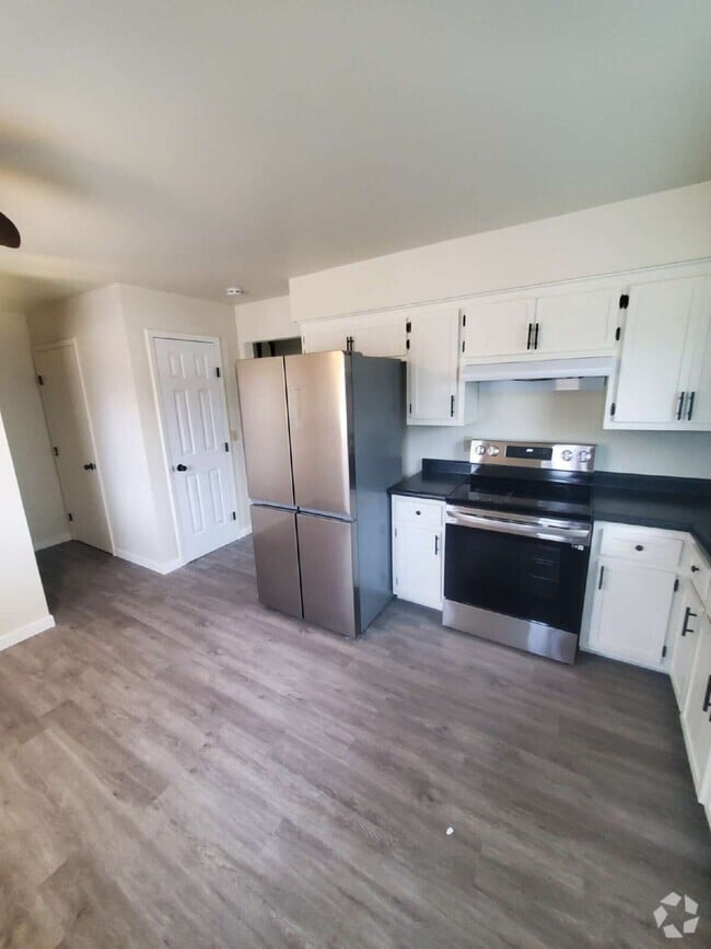 Building Photo - S69W14961 Cornell Cir Rental