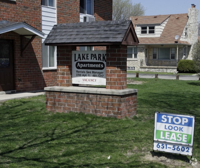 Lake Park Apartments