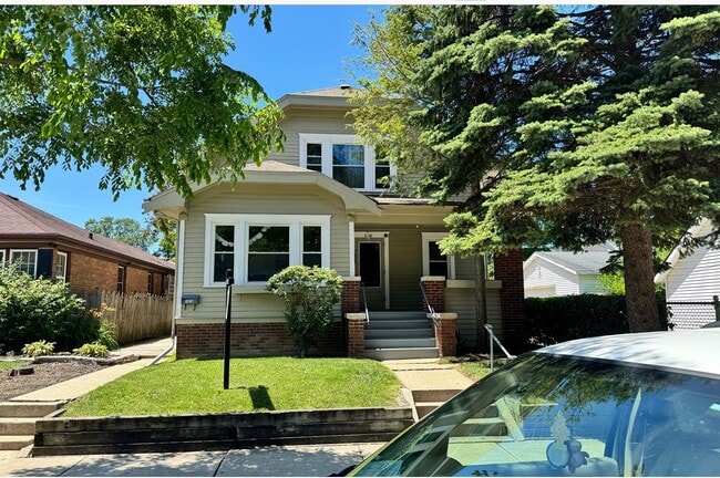 Building Photo - 1414 W Lawn Ave