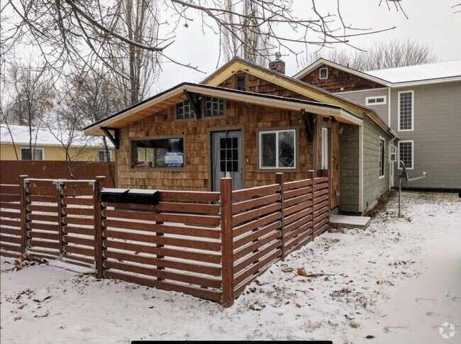 Building Photo - 2bed/1bath in Kalispell Rental