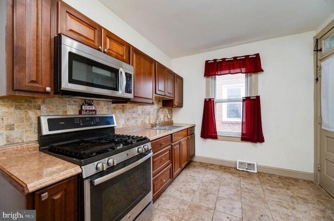 Building Photo - 1523 Birch St Rental