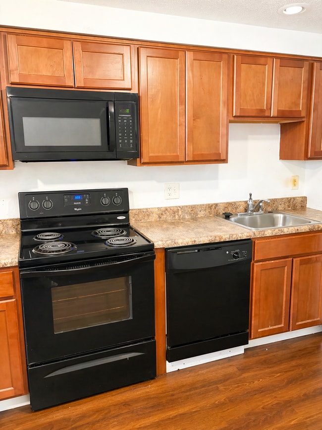 Photo - 978 Warder Ave