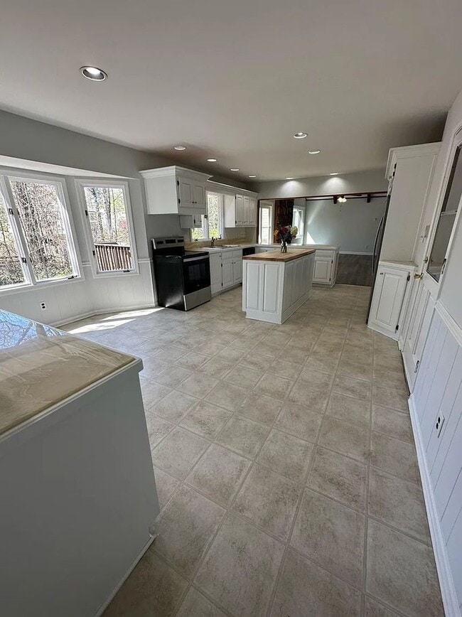 Photo - 194 Millbrook Farm Rd