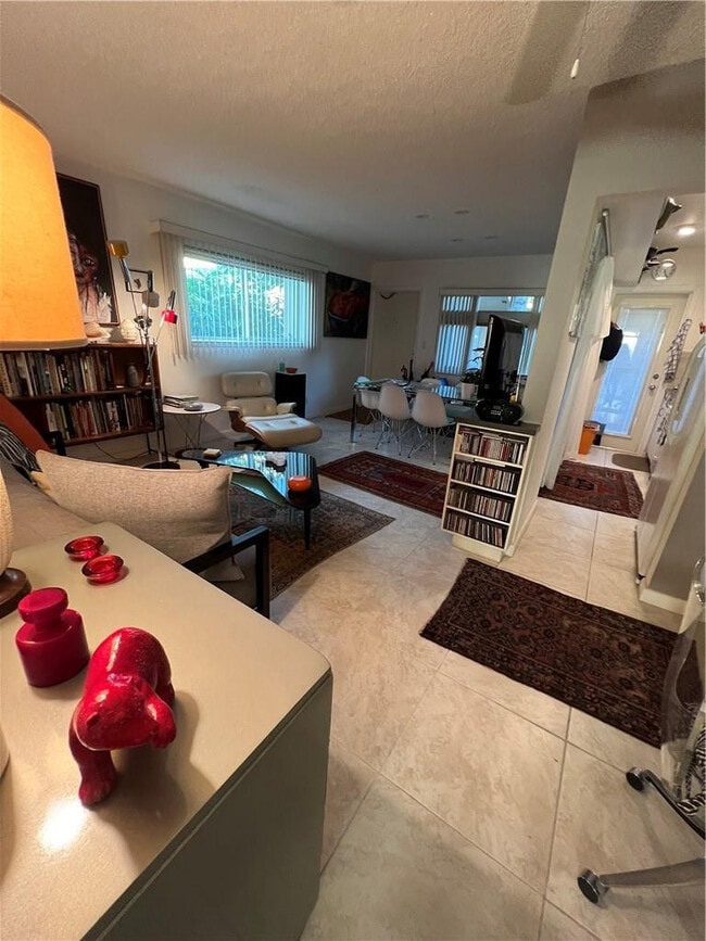 Photo - 2110 NE 39th St Unidad 1B