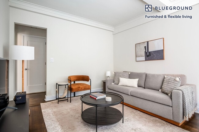 Photo - 210 W 70th St Unidad FL4-ID1242