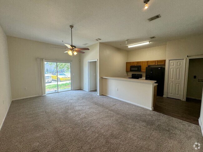 Building Photo - Move In Special! 1/2 Off 1st Months Rent T... Unit 5 Rental
