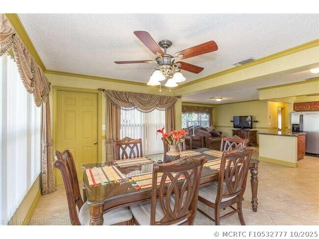 Photo - 160 SE 12th St