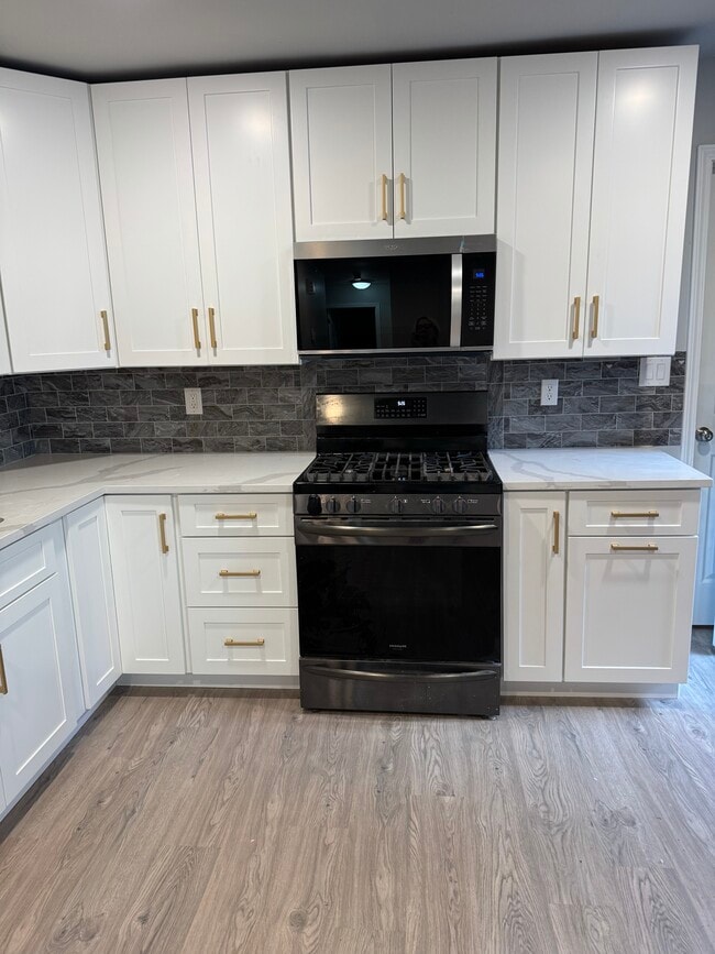 Photo - 115 E Sycamore Rd