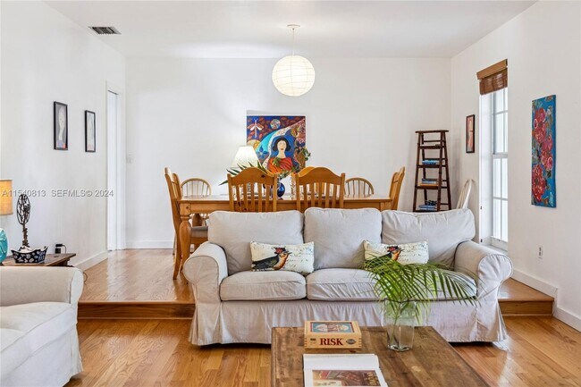 Photo - 10130 SW 70th Ave