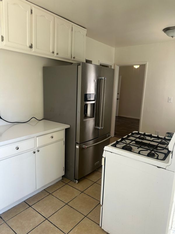 Photo - 934 1/2 West 71st Street