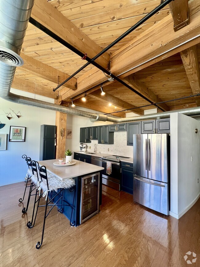 Building Photo - 234 E Reservoir Ave Unit 303 Rental