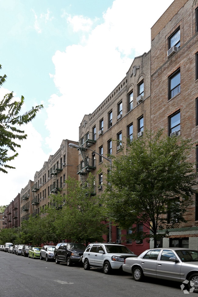 24 Thayer Street