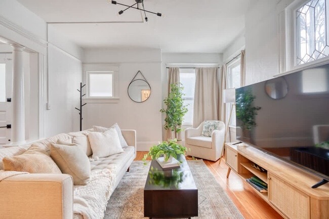 Building Photo - 1032-1036-1036 SE 12th Ave Unit ID1309849P Rental