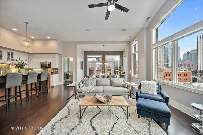 Photo - 711 W Grand Ave