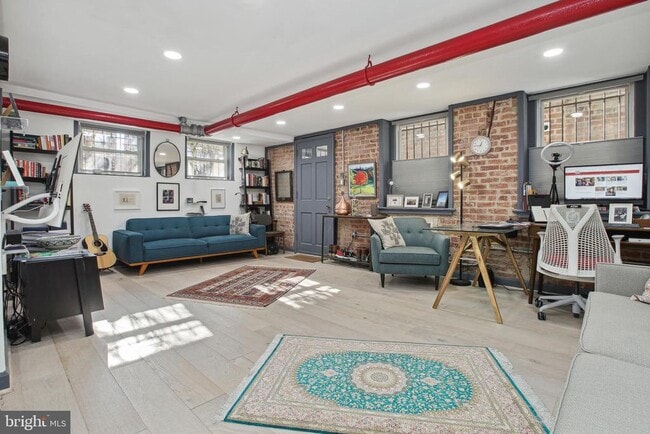 Photo - 1855 Calvert St NW Unidad LL2