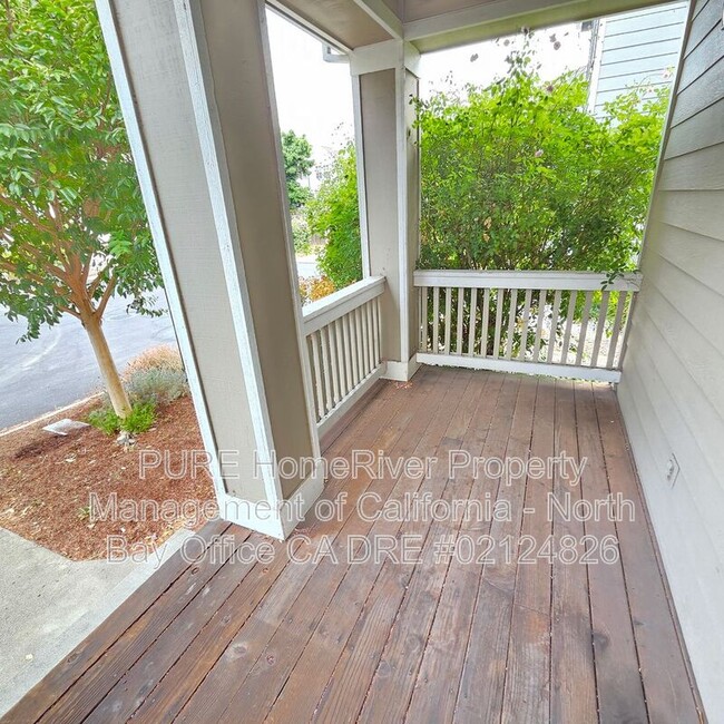 1052 Addison Cir