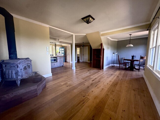Photo - 912 Grandview Rd