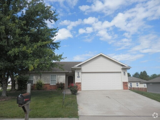 Building Photo - Nice 3 Bed 2 Bath House!