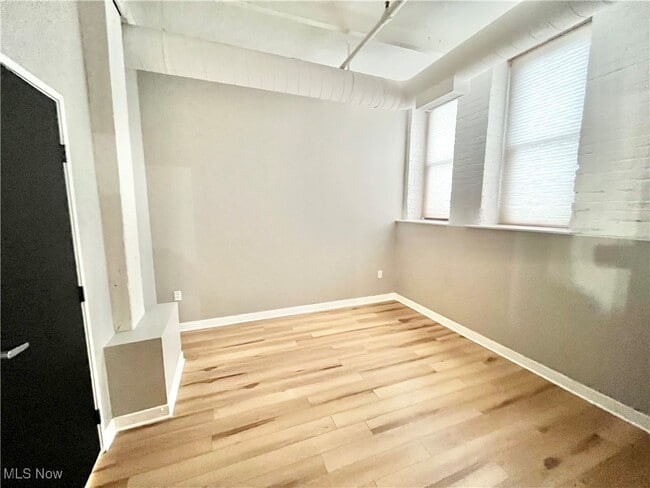 Photo - 1133 W 9th St Unit 117