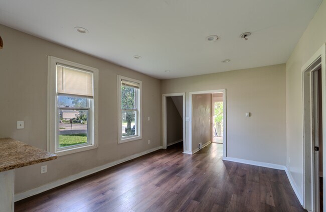Photo - 908 W Hadley St Unit 908
