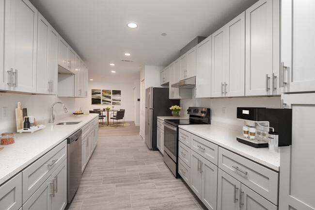 Building Photo - 100 Wall St