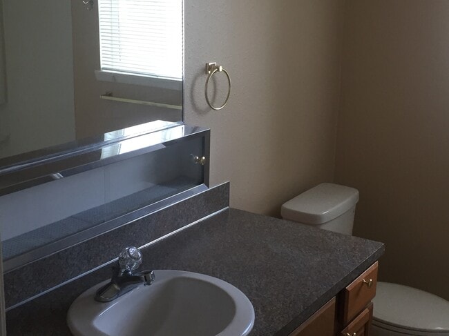 2131 E 19th St Unit 2