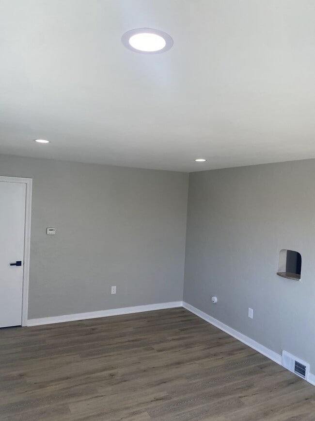 Photo - ADORABLE 2 BEDROOM / 1 BATH BRICK RANCH HOME - E McKEEPSPORT