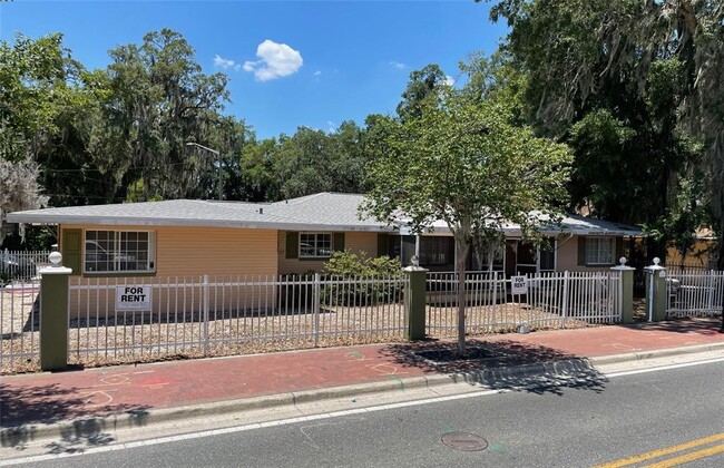 Building Photo - 905 SW 8th Ave Rental