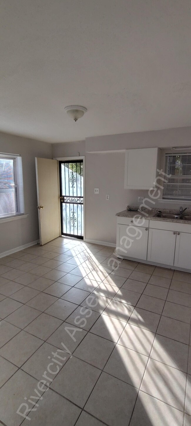 Photo - 107 Loraine Rd