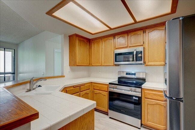Building Photo - Resort Like Living 2 Master Suites Condo F...