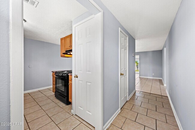 Photo - 2625 Beech St