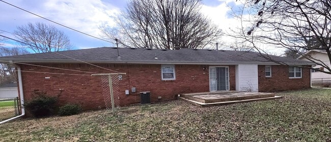 Photo - Beautiful 3 Bedroom Ranch in the Kickapoo School District! $1495