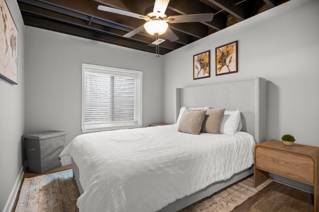 Photo - 2273 E 100th St Unidad 2273 E 100th Street