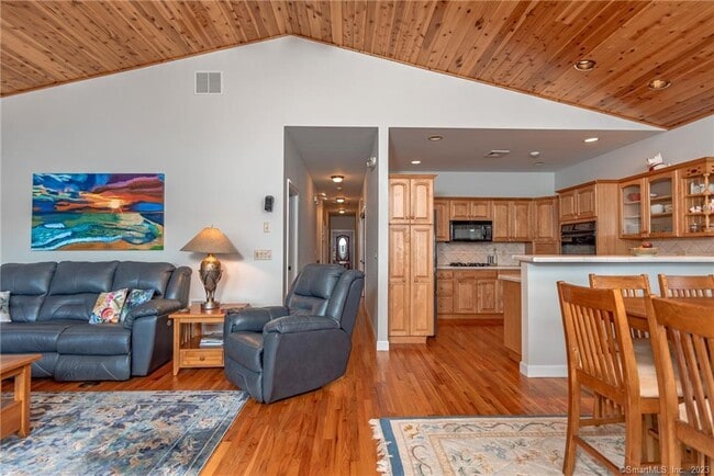 Photo - 246 N Shore Rd