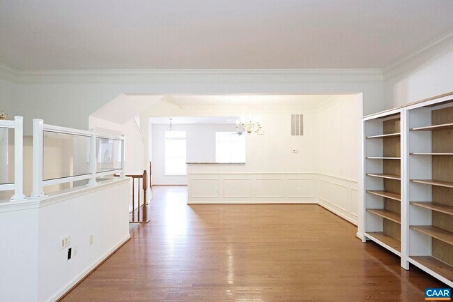 Photo - 920 Rainier Rd