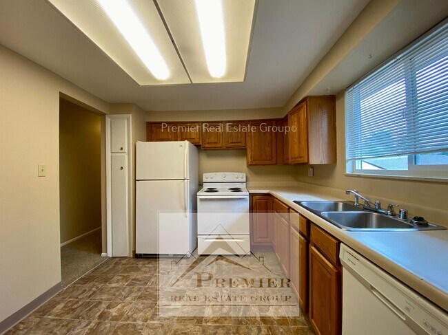 Photo - 6815 Harding St