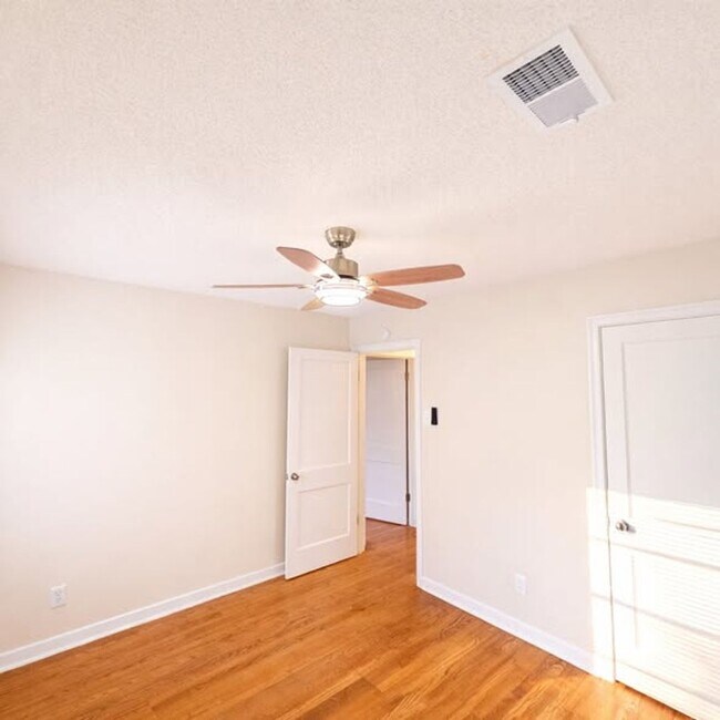 Photo - Large 3 Bed, 2 Bath Two-Story Home