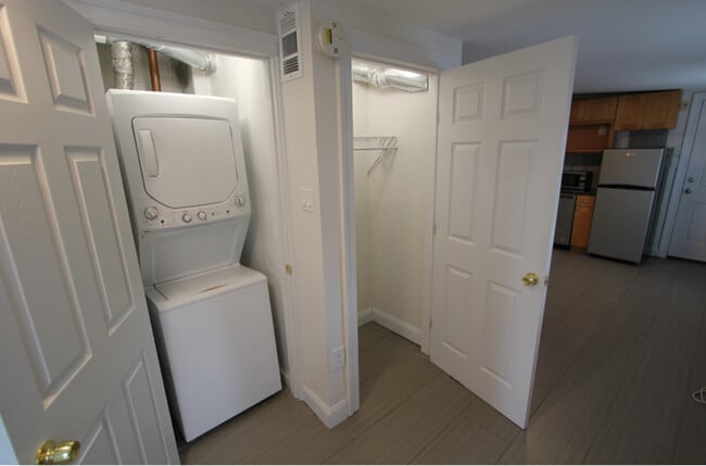 Photo - 1920 Bainbridge St Unidad 3R