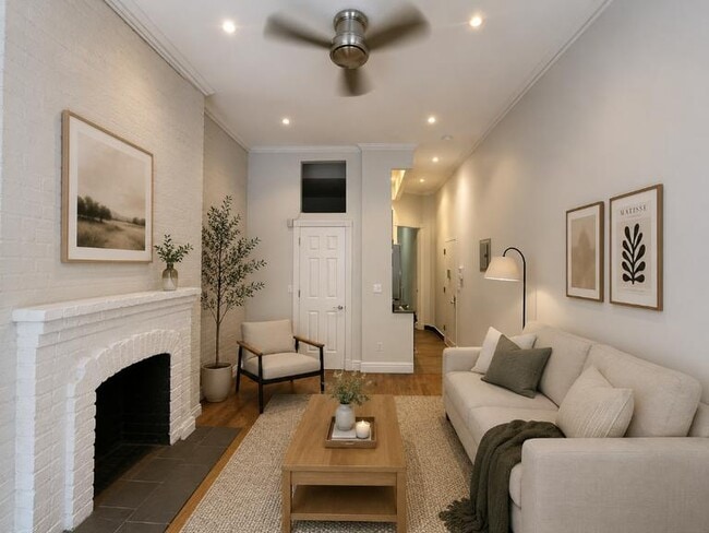 Building Photo - 273 W 10th St Unit 1FW