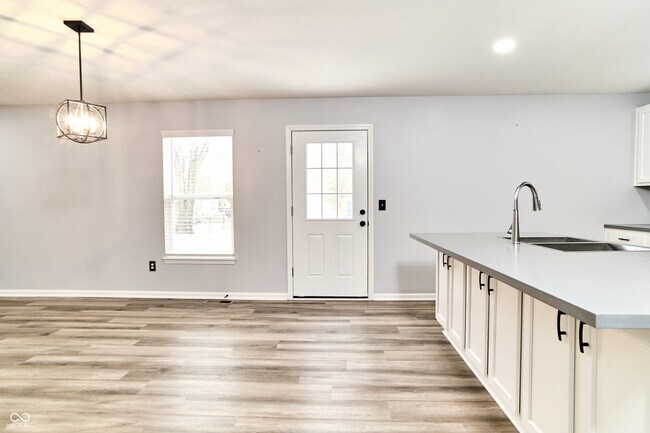 Photo - 730 N East St