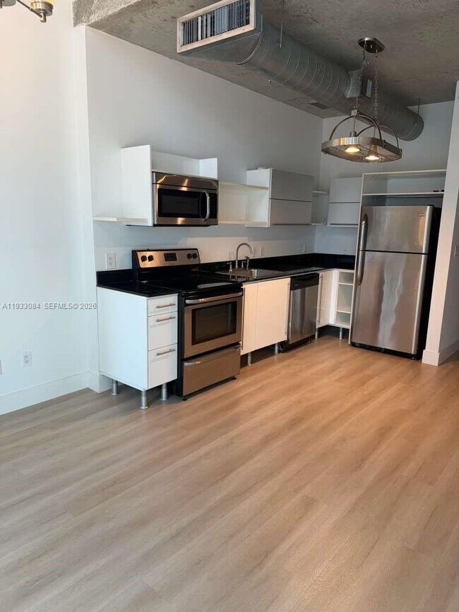 Photo - 690 SW 1st Ct Unidad 1724