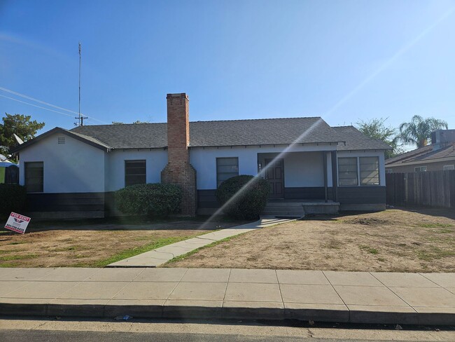 Building Photo - 736 Rosewood Ave