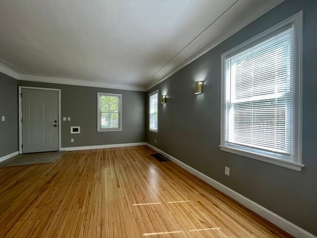Photo - Stunning 3 Bedroom 2 Bathroom Home in Minneapolis!
