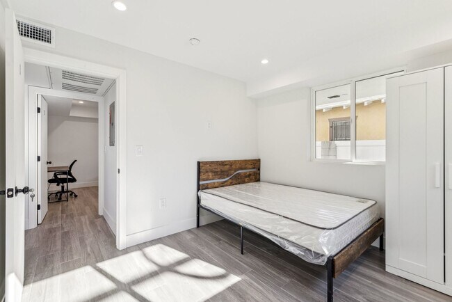 Photo - 3505 Raymond Ave