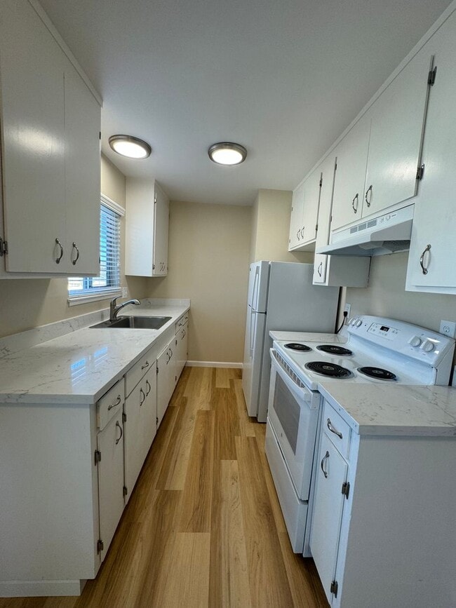 Bright and Spacious, 1 bedroom 1 bath upst... - Bright and Spacious, 1 bedroom 1 bath upst... Apartment