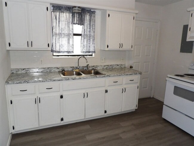 Photo - 603 SW Garfield Ave