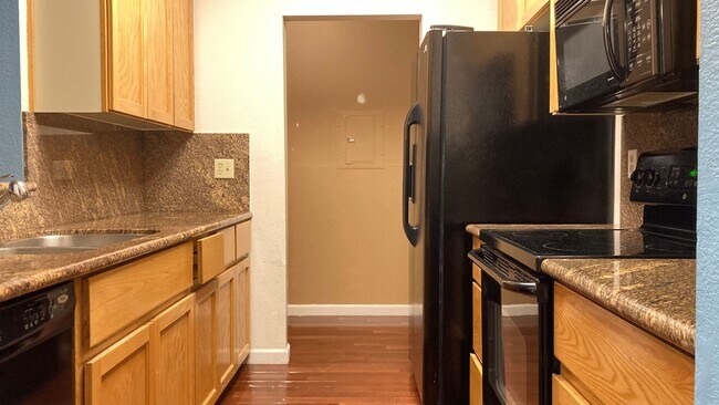 Photo - Large Terrace near Lake Merritt - In-unit Washer & Dryer Unit 202