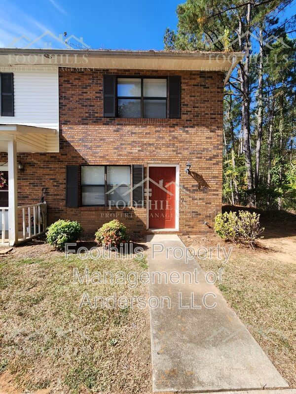 Building Photo - 108 Woodland Dr