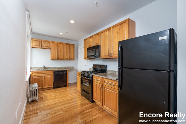 Building Photo - 286 Chestnut Hill Ave Unit 25